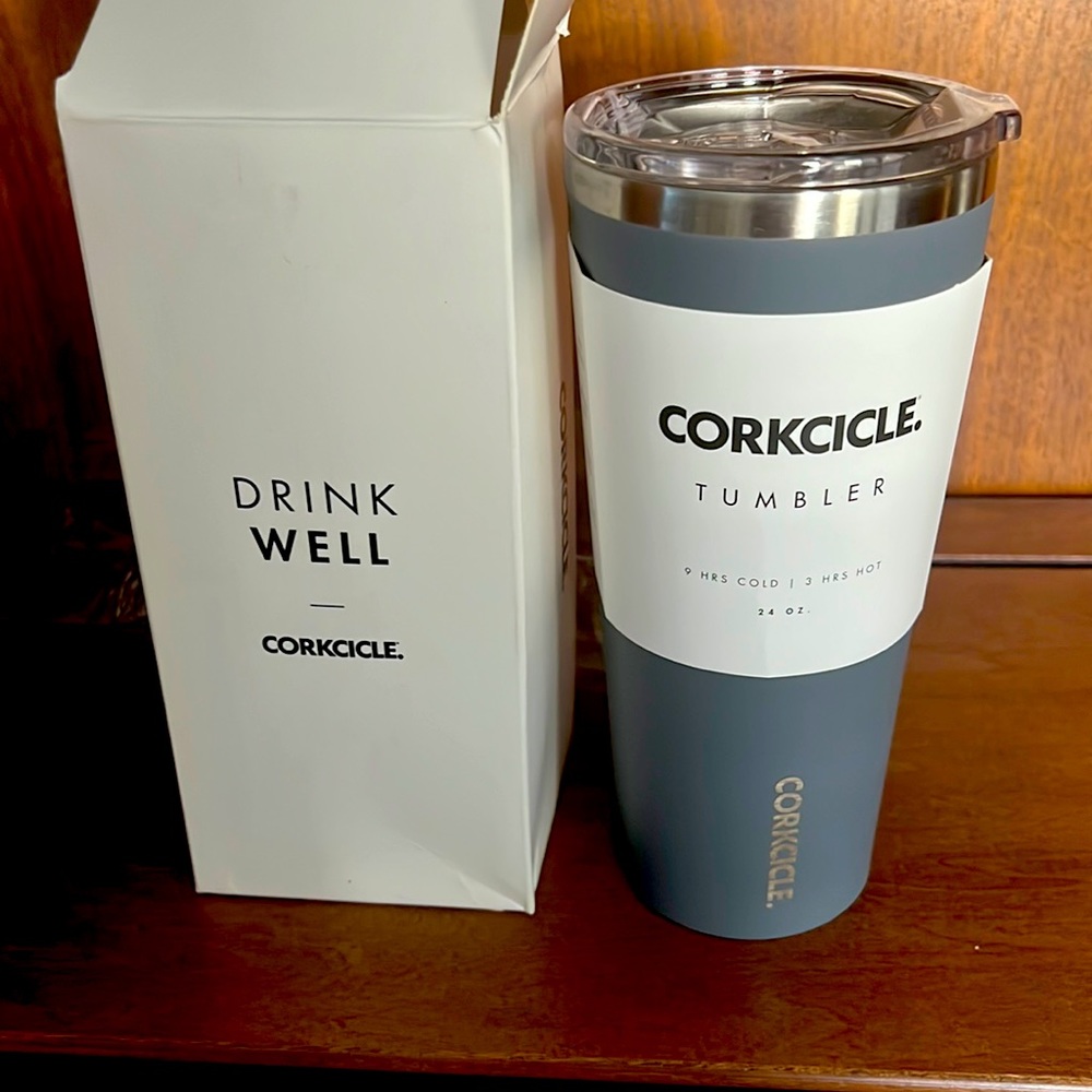 Drink well Corkcicle Tumbler blue 9 hours cold 3 hours hot!